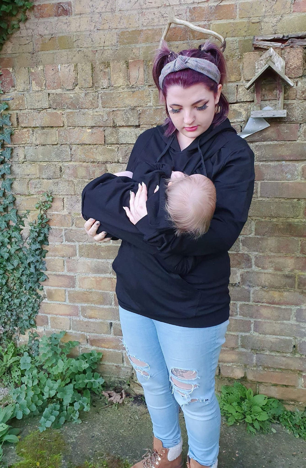 Black Breastfeeding Hoodie - Stylish Mum